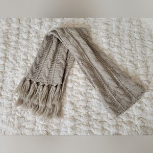 Knit scarf, no brand